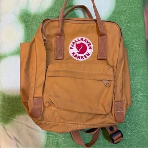 Classic Fjällräven Kånken Backpack for Sale